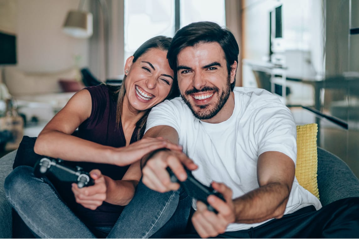 couple gaming
